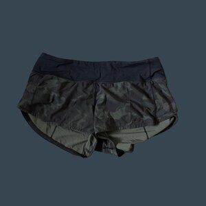 Lululemon Womens Camo Speed Up Shorts Size 6 Black & Green Yoga Running Activewe
